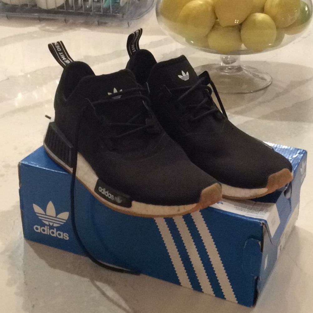 Adidas Mens shoes (like new)